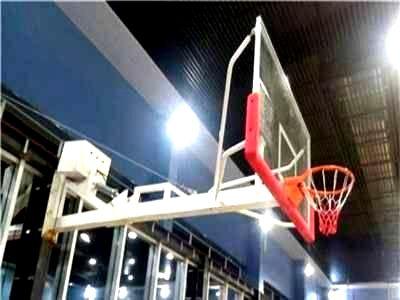 山东省青岛市中学体育馆悬臂式比赛篮球架安装案例